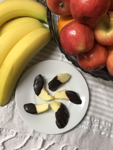 Picture of chocolate covered apples, healthy snack for kids